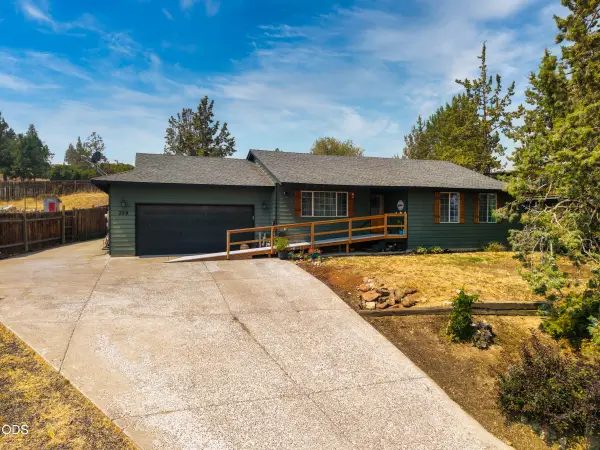 709 SW Lorraine Drive, Madras, OR 97741