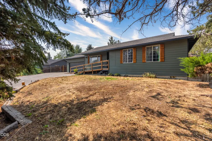 709 SW Lorraine Drive, Madras, OR 97741 - #2