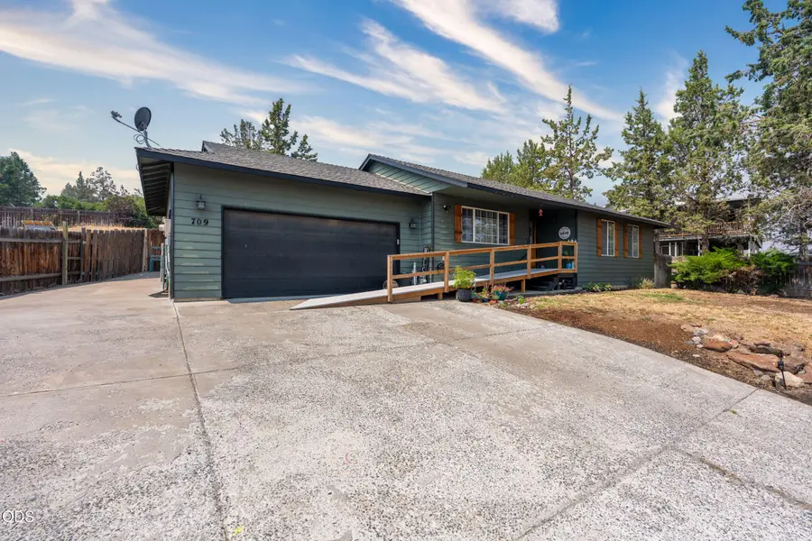 709 SW Lorraine Drive, Madras, OR 97741 - #3