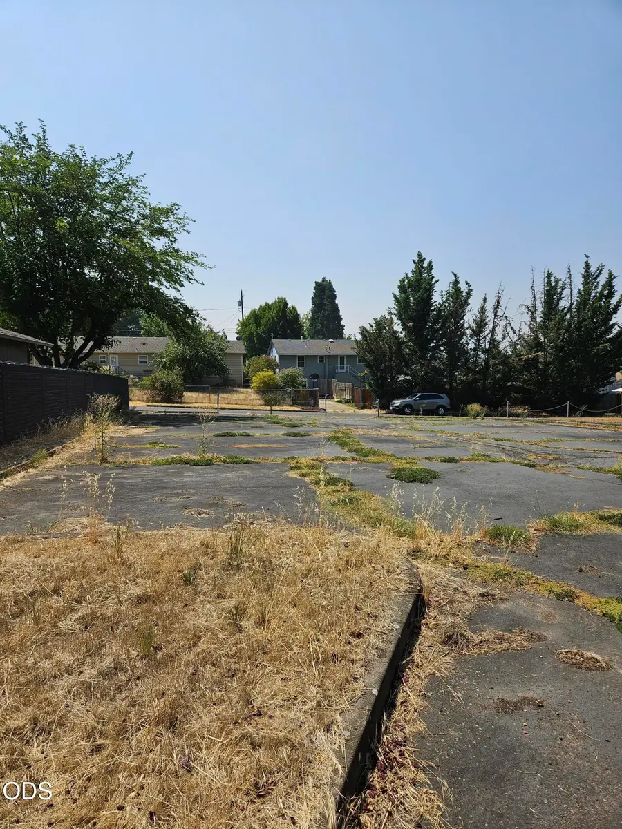 Way Way #6300, Medford, OR 97504 - #3