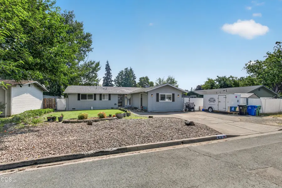 46 Tracy Avenue, Eagle Point, OR 97524 - #2