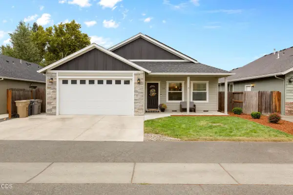 738 Lincoln Road, Grants Pass, OR 97526
