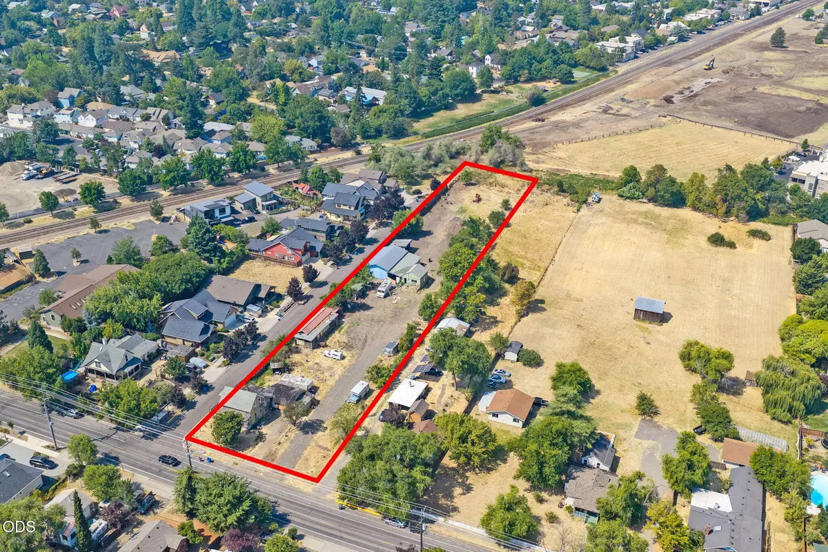 219 N Mountain Avenue, Ashland, OR 97520 - #1