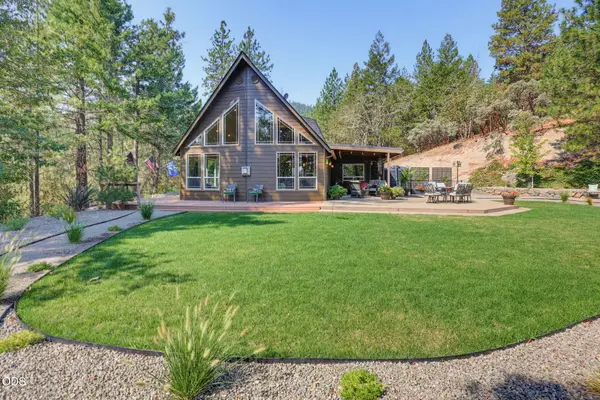 2355 Johns Peak Road, Central Point, OR 97502