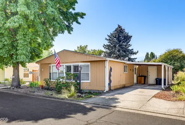 4624 S Pacific Highway #12, Phoenix, OR 97535