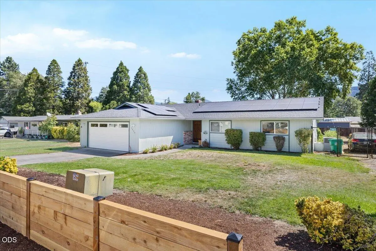 1735 Parkdale Drive, Grants Pass, OR 97527 - #1