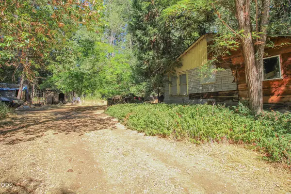 17516 Redwood Highway, Selma, OR 97538
