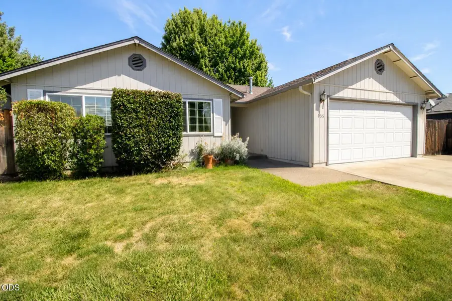 935 Pittview Avenue, Central Point, OR 97502 - #2