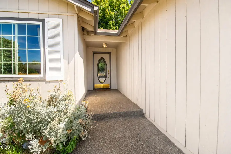 935 Pittview Avenue, Central Point, OR 97502 - #3