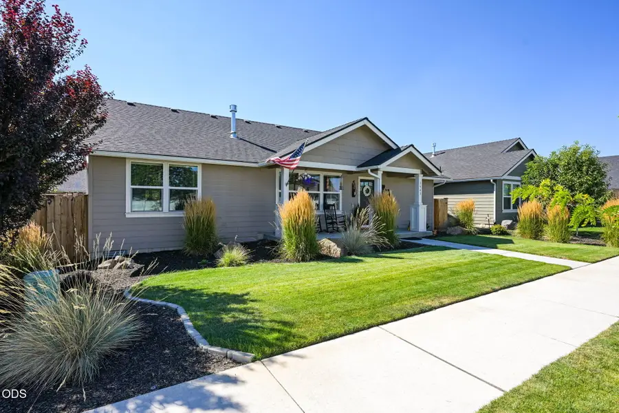 1943 NE 5th Street, Redmond, OR 97756 - #3