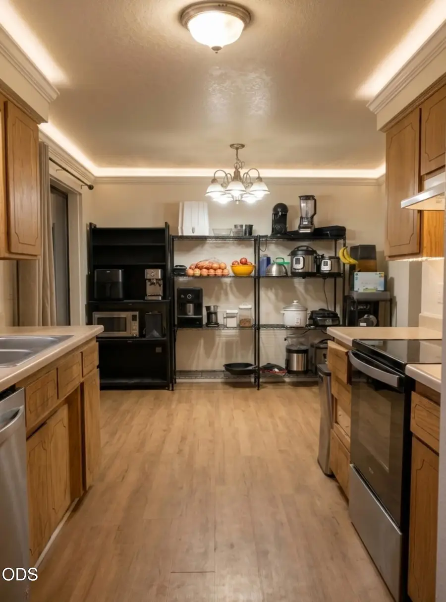 53 Betty Jo Way, Talent, OR 97540 - #2