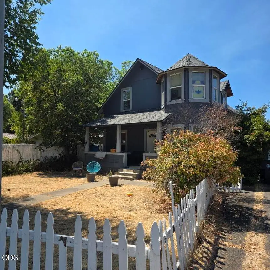 298 S Columbus Avenue, Medford, OR 97501 - #2
