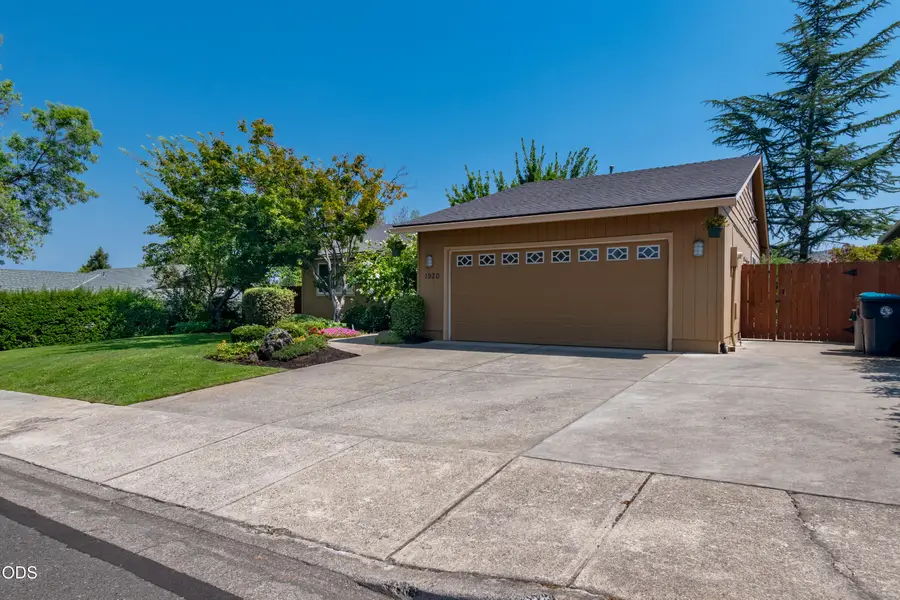 1920 Pinedale Street, Medford, OR 97504 - #3