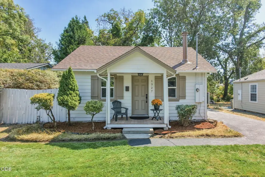 1327 NW Washington Boulevard, Grants Pass, OR 97526 - #2