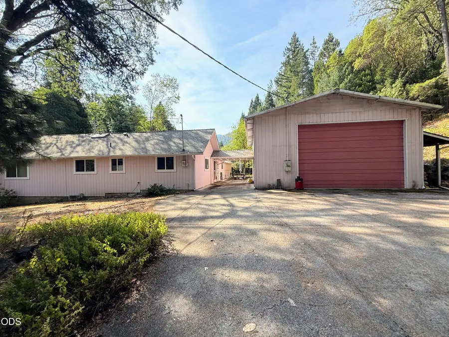 5010 Griffin Creek Road, Medford, OR 97501 - #2