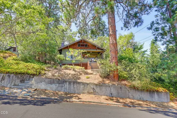 9 Hillcrest Street, Ashland, OR 97520