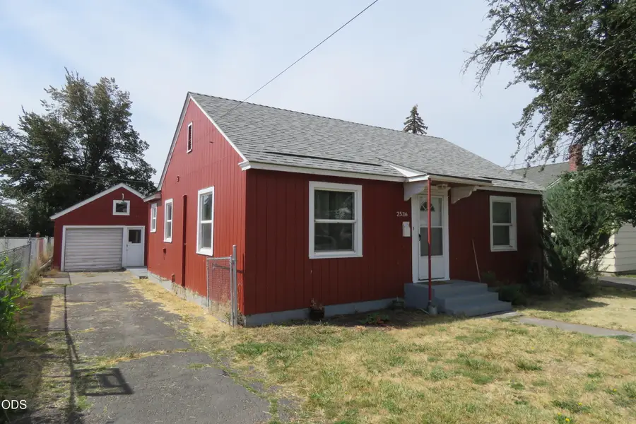 2536 Darrow Avenue, Klamath Falls, OR 97601 - #2