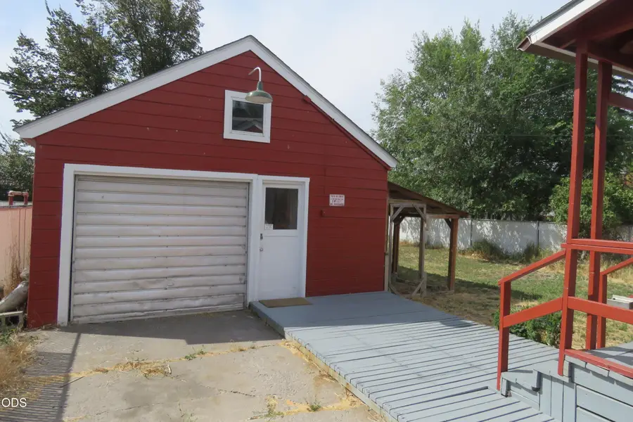 2536 Darrow Avenue, Klamath Falls, OR 97601 - #3