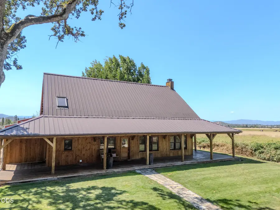 688 Worthington Road, Eagle Point, OR 97524 - #2