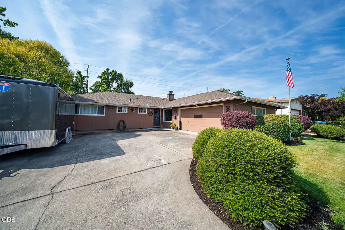 1872 Hybiscus Street, Medford, OR 97504 - #1