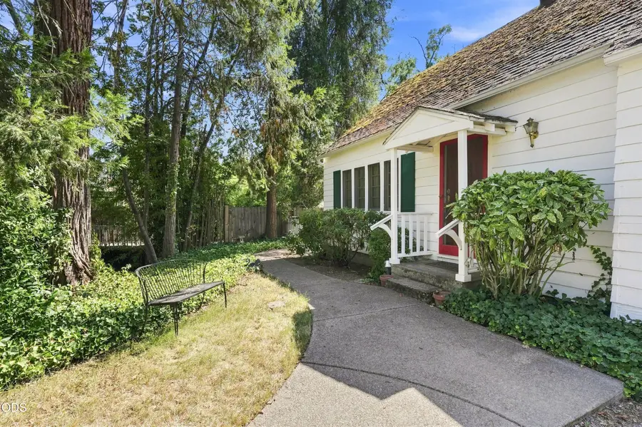 1230 NW Conklin Avenue, Grants Pass, OR 97526 - #2