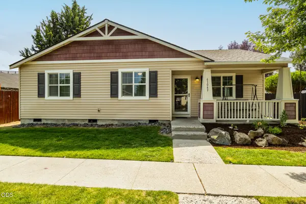 61049 Larkspur Loop, Bend, OR 97702