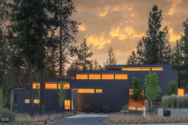 61865 Hosmer Lake Drive, Bend, OR 97702