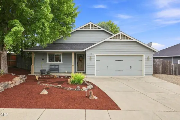 613 Nottingham Terrace, Eagle Point, OR 97524