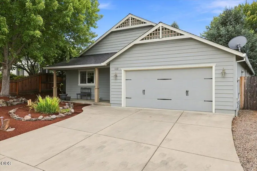 613 Nottingham Terrace, Eagle Point, OR 97524 - #3
