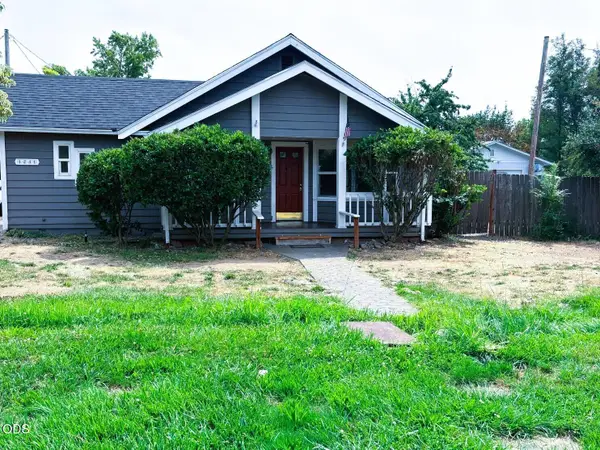 1231 NE A Street, Grants Pass, OR 97526