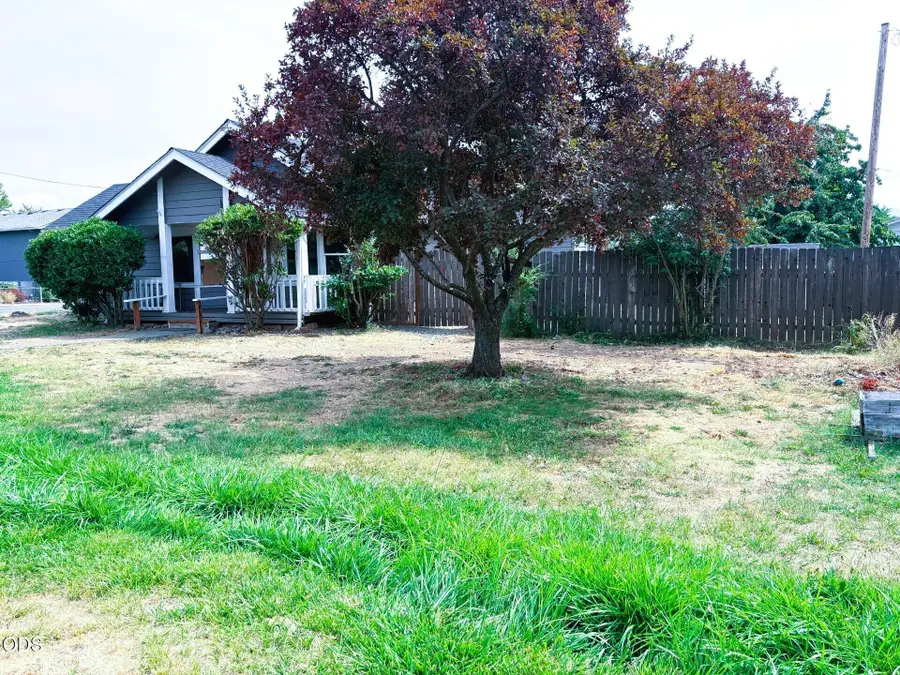 1231 NE A Street, Grants Pass, OR 97526 - #2