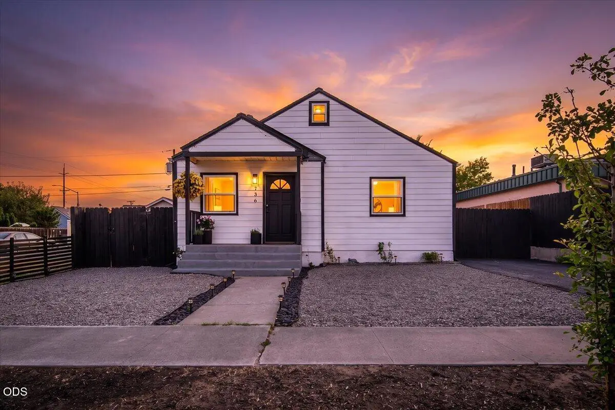 736 SW 10th Street, Redmond, OR 97756 - #1