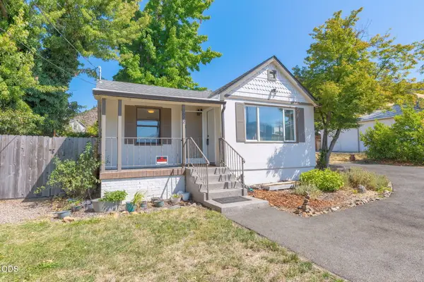 2072 NE Fairview Avenue, Grants Pass, OR 97526