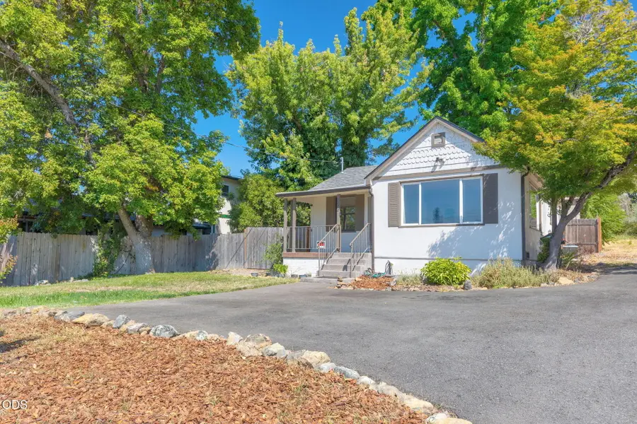 2072 NE Fairview Avenue, Grants Pass, OR 97526 - #2
