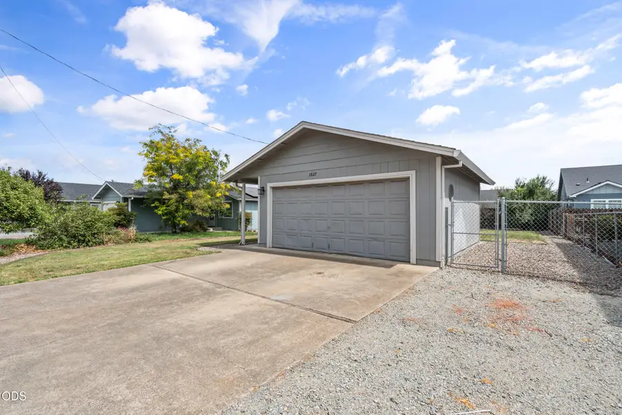 1827 Lillian Street, Medford, OR 97501 - #2