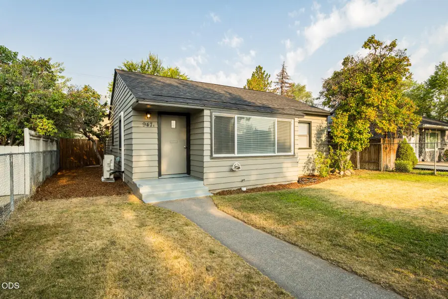 947 SW 14th Street, Redmond, OR 97756 - #3