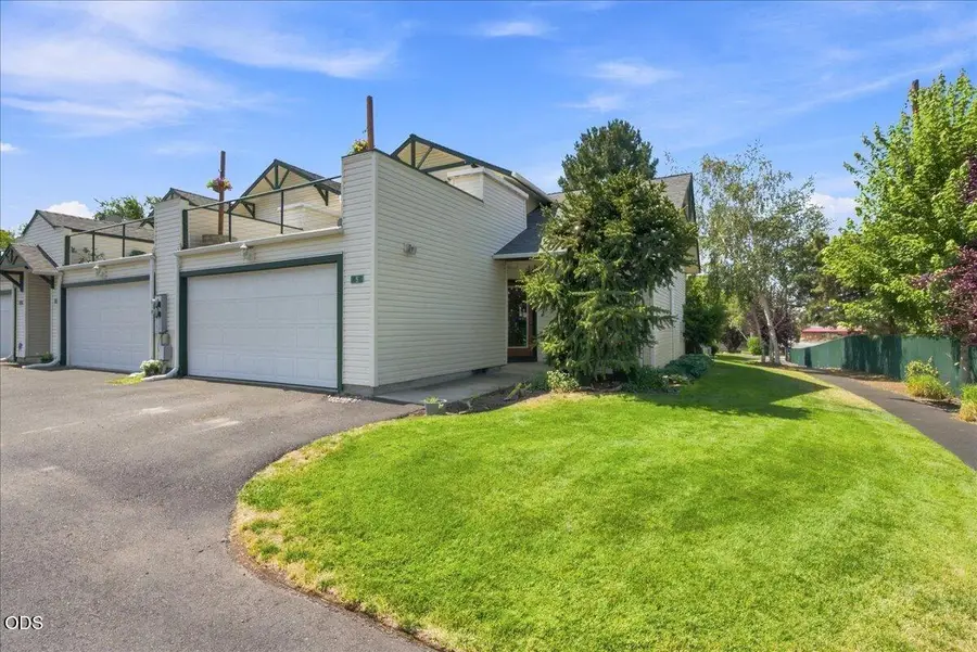 438 NW 19th #UNIT 5, Redmond, OR 97756 - #3