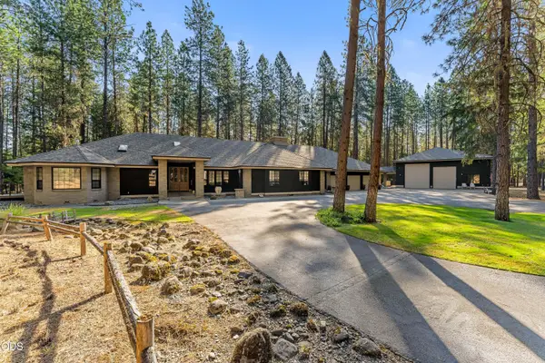 200 Brookstone Hills Drive, Grants Pass, OR 97526