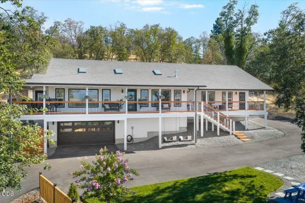 236 NW Canyon View Drive, Grants Pass, OR 97526
