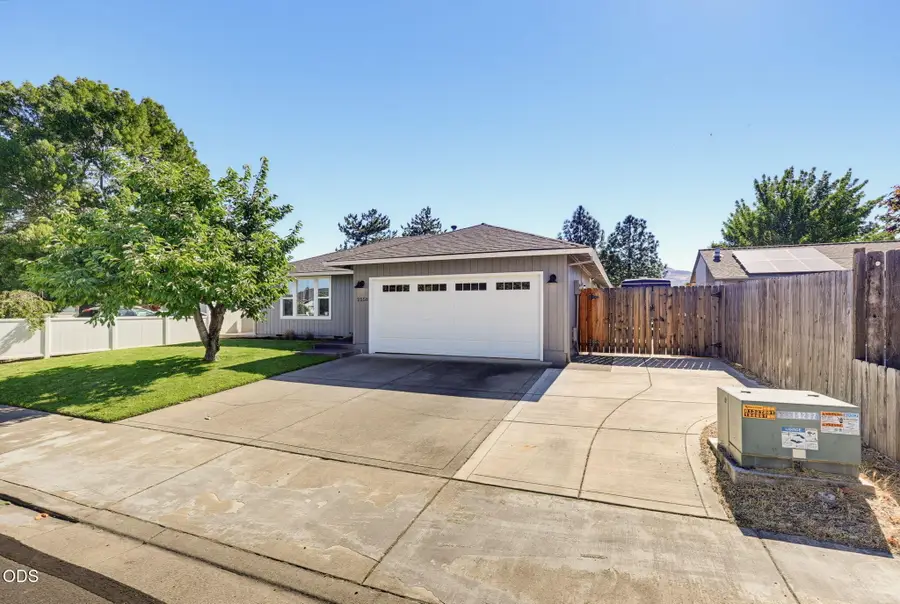 2558 Alma Drive, Medford, OR 97504 - #3