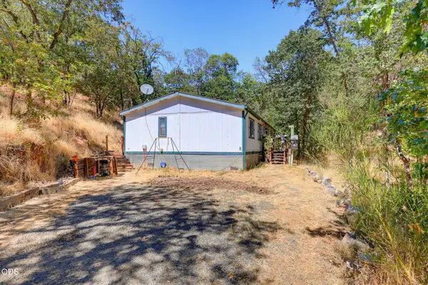 887 Three Pines Road, Grants Pass, OR 97526