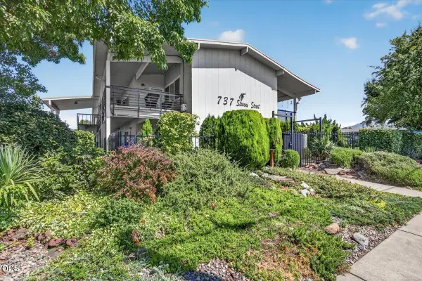 737 Stevens Street #109, Medford, OR 97504