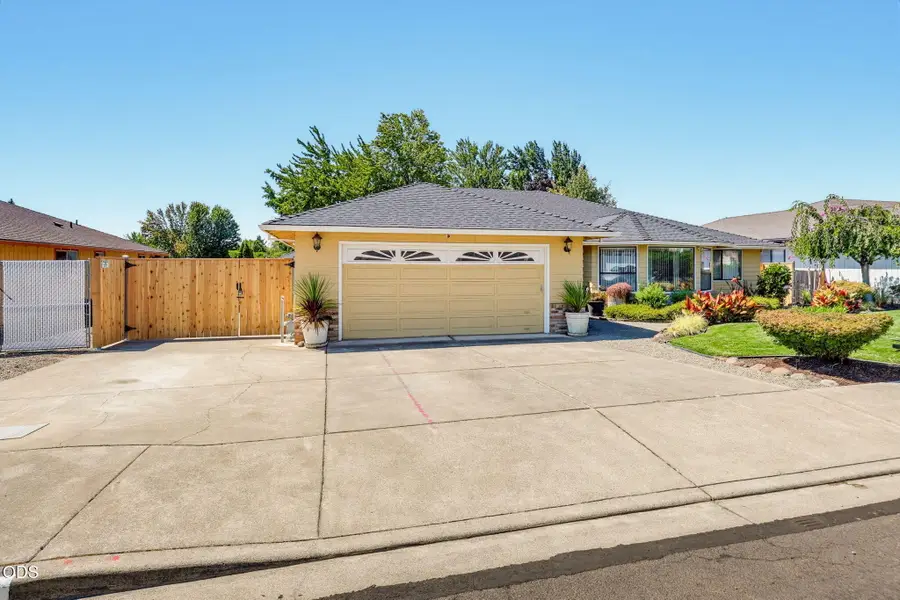 2315 Asher Drive, Medford, OR 97504 - #2