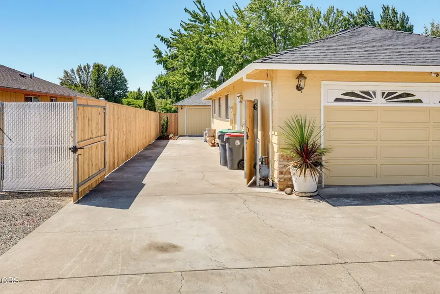 2315 Asher Drive, Medford, OR 97504 - #3
