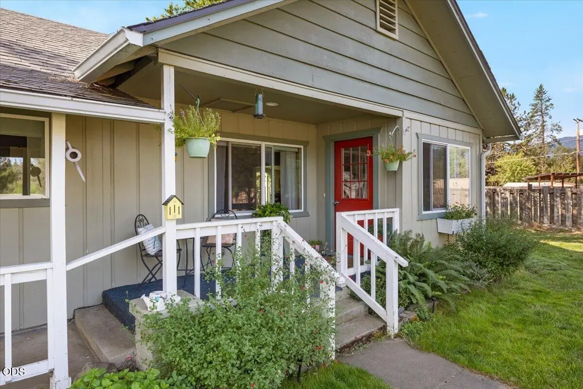 8550 E Evans Creek Road, Rogue River, OR 97537 - #1