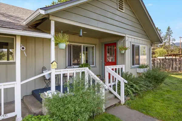8550 E Evans Creek Road, Rogue River, OR 97537