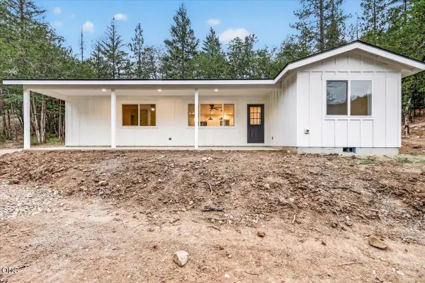 5220 Highway 227, Trail, OR 97541