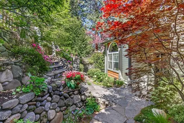 1071 Wildwood Way, Ashland, OR 97520 - #3