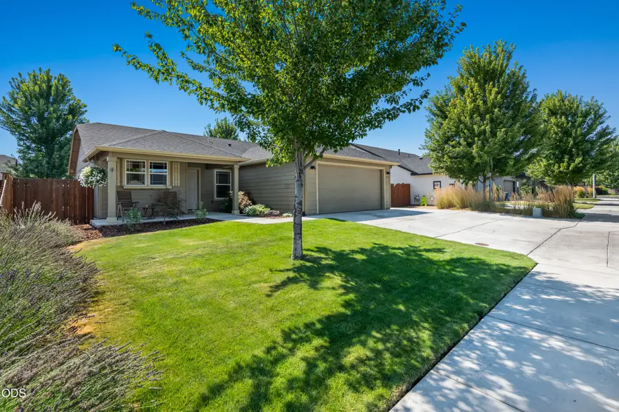 3172 SW Deschutes Avenue, Redmond, OR 97756 - #3