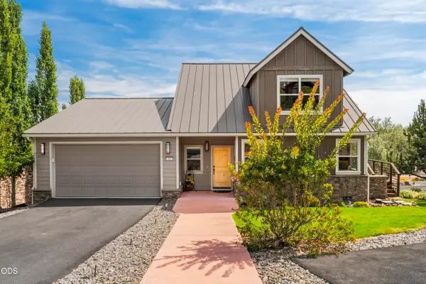408 Parks Loop, Redmond, OR 97756